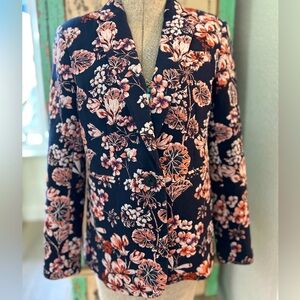 Ann Taylor Blazer. Size 4P super cute with jeans or a pair of slacks!